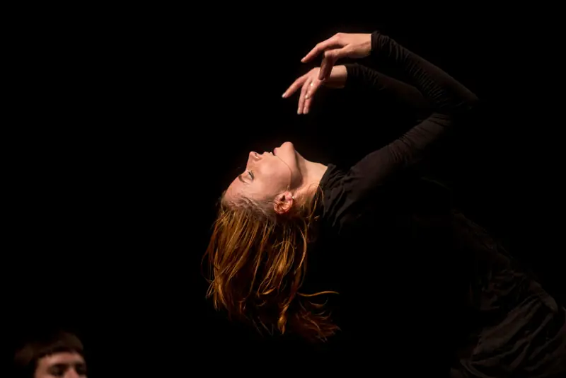 Yana Reutova dancing